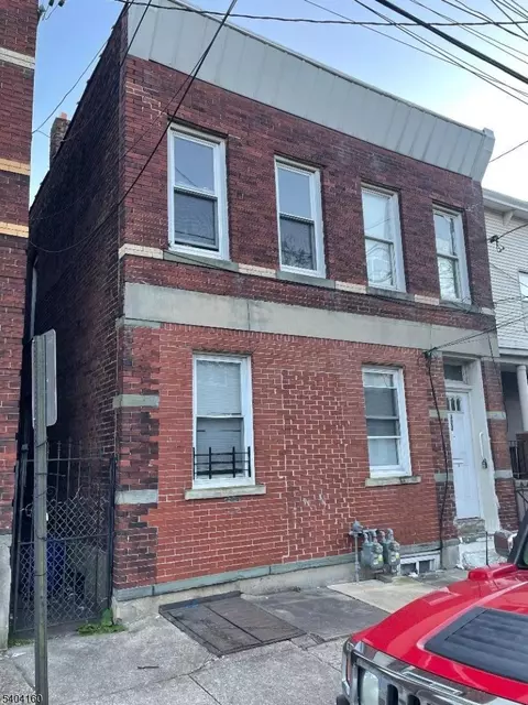 322 S 7th St, Elizabeth, NJ 07202