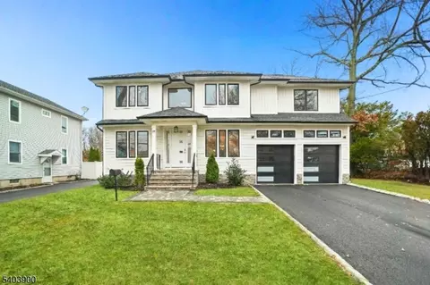 18 Glendale Ave, Livingston, NJ 07039