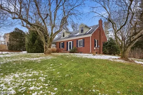 313 Warren Ave, Stirling, NJ 07980