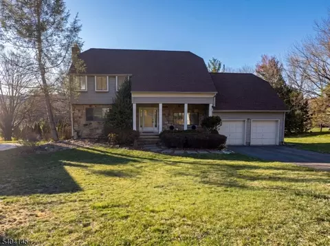 16 Knob Hill Rd, Hackettstown, NJ 07840