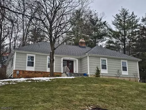 50 Cottage Pl, Gillette, NJ 07933