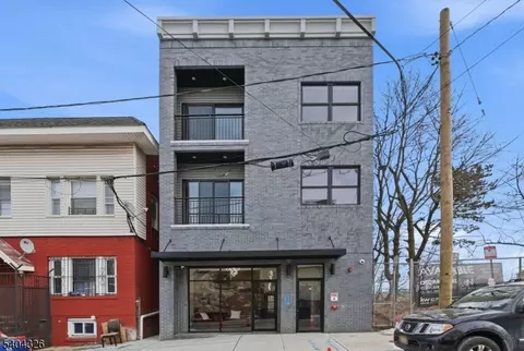 109 N 7th St, Newark, NJ 07107