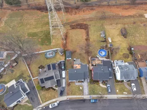 147 Knollwood Ter, Clifton, NJ 07012