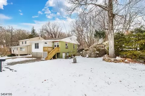304 Squaw Trl, Hopatcong Boro, NJ 07821