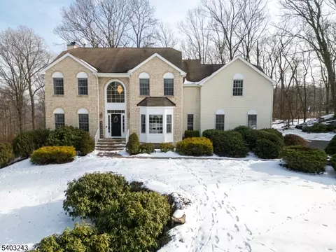 31 Edinburgh Dr, Randolph, NJ 07869
