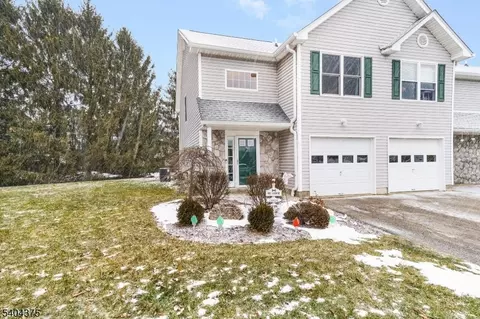 6 Druid Ln, Hamburg, NJ 07419