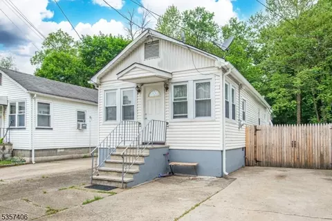 20 Park Dr, Oakland, NJ 07436