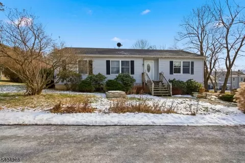 81 Belvidere Ave, Oxford, NJ 07863