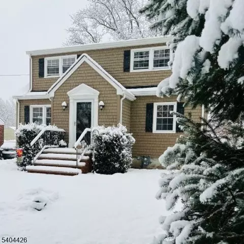 15 Onyx Ter, North Haledon, NJ 07508