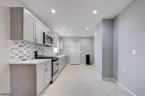 621 Grove St, Irvington, NJ 07111