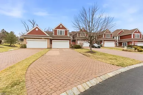 15 Turnberry Ln, Hamburg, NJ 07419