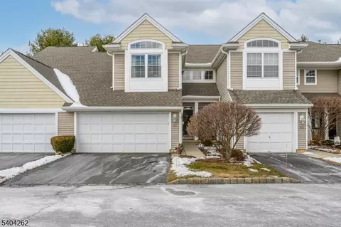 1329 Eagles Nest Ct, Stewartsville, NJ 08886