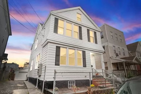366 Badger Ave, Newark, NJ 07112