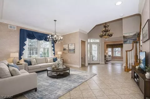35 Hancock Pl, Somerset, NJ 08873