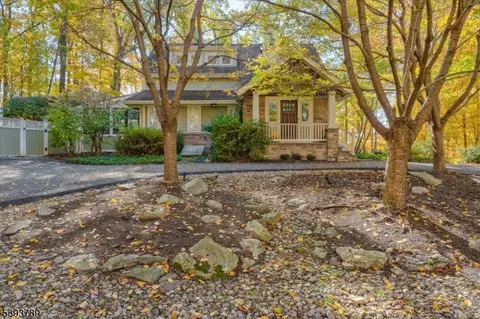 47 Woodland Rd, Brookside, NJ 07926
