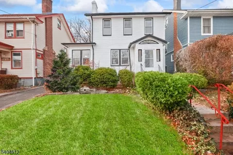 21 Eastern Pkwy, Newark, NJ 07106