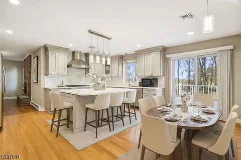 3 Springhill Rd, Randolph, NJ 07869