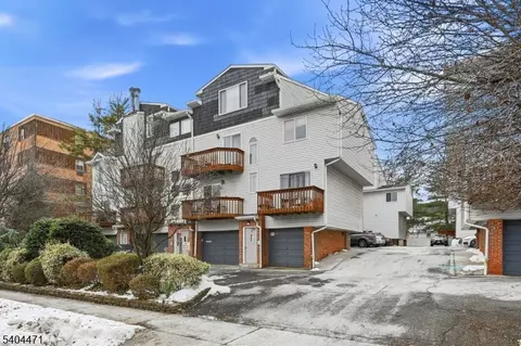 31 Fairmount Ave, Hackensack, NJ 07601