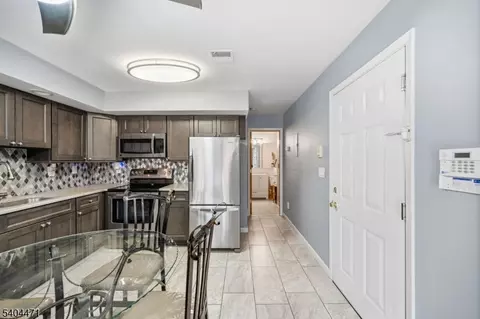 31 Fairmount Ave, Hackensack, NJ 07601 photo 9