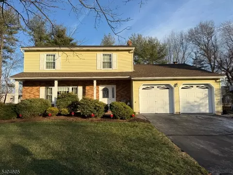 2 Michael Ct, Pompton Plains, NJ 07444