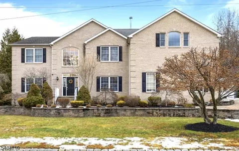 73 Big Piece Rd, Fairfield, NJ 07004