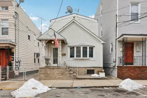 18 Patterson St, Harrison, NJ 07029