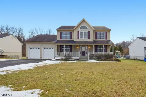 10 Windsor Dr, Newton, NJ 07860