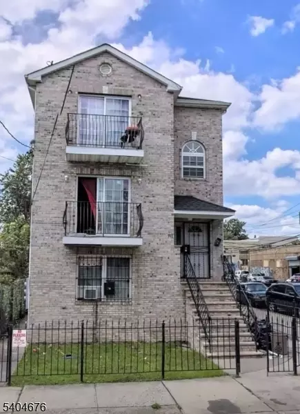 711 S 11th St, Newark, NJ 07103