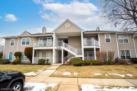 22 Amberly Ct, Franklin Park, NJ 08823