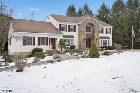 32 Nancy Ter, Hackettstown, NJ 07840