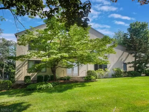 5 Bourbon St, Wayne, NJ 07470 photo 2