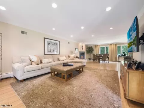 5 Bourbon St, Wayne, NJ 07470 photo 9