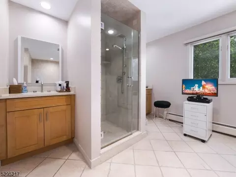 5 Bourbon St, Wayne, NJ 07470 photo 28