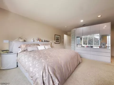 5 Bourbon St, Wayne, NJ 07470 photo 25