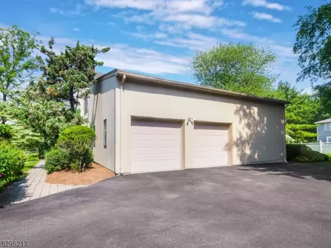 5 Bourbon St, Wayne, NJ 07470 photo 4