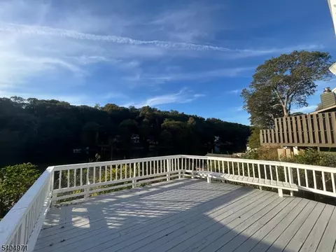 38 W River Styx Rd, Hopatcong, NJ 07843