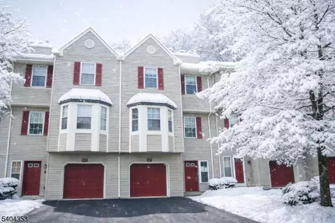 127 Pinehurst Dr, Washington, NJ 07882