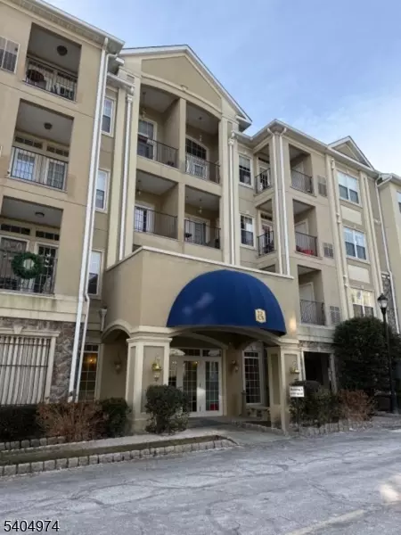 6208 Harcourt Rd #6208, Clifton, NJ 07013