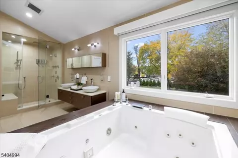 Bath - 827 Alden Rd, Paramus, NJ 07652 photo 3 of 6