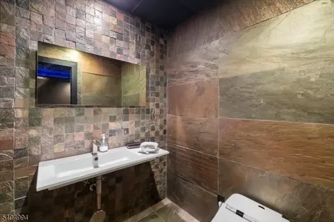 Bath - 827 Alden Rd, Paramus, NJ 07652 photo 6 of 6