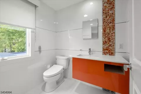 Bath - 827 Alden Rd, Paramus, NJ 07652 photo 4 of 6