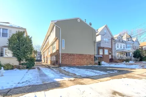 30 W 34th St # B, Bayonne, NJ 07002