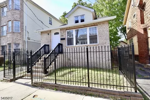 223 W End Ave, Newark, NJ 07106
