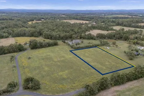 124 Fitzer Rd, Kingwood Twp, NJ 08825
