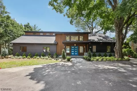 12 Rocky Point Rd, Hewitt, NJ 07421