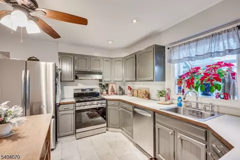 Kitchen - 228 Oneida Pl, North Plainfield, NJ 07060 photo 2 of 2