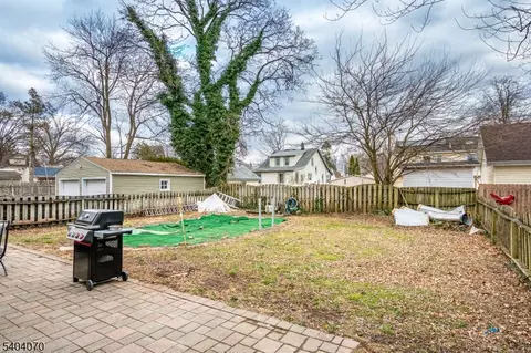 Exterior - 228 Oneida Pl, North Plainfield, NJ 07060 photo 3 of 4