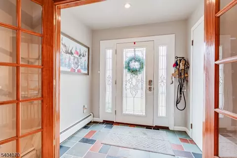Entry Way - 228 Oneida Pl, North Plainfield, NJ 07060 photo 1 of 7