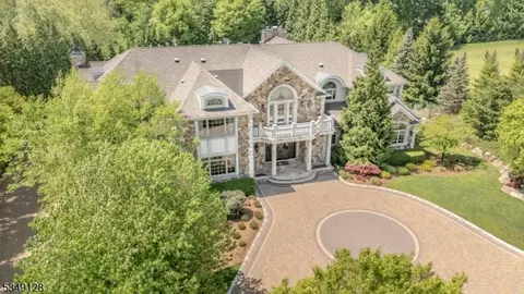 11 Rickland Dr, Caldwell, NJ 07006