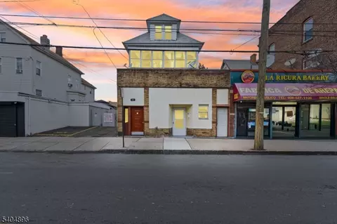 109 Orchard St, Elizabeth, NJ 07208